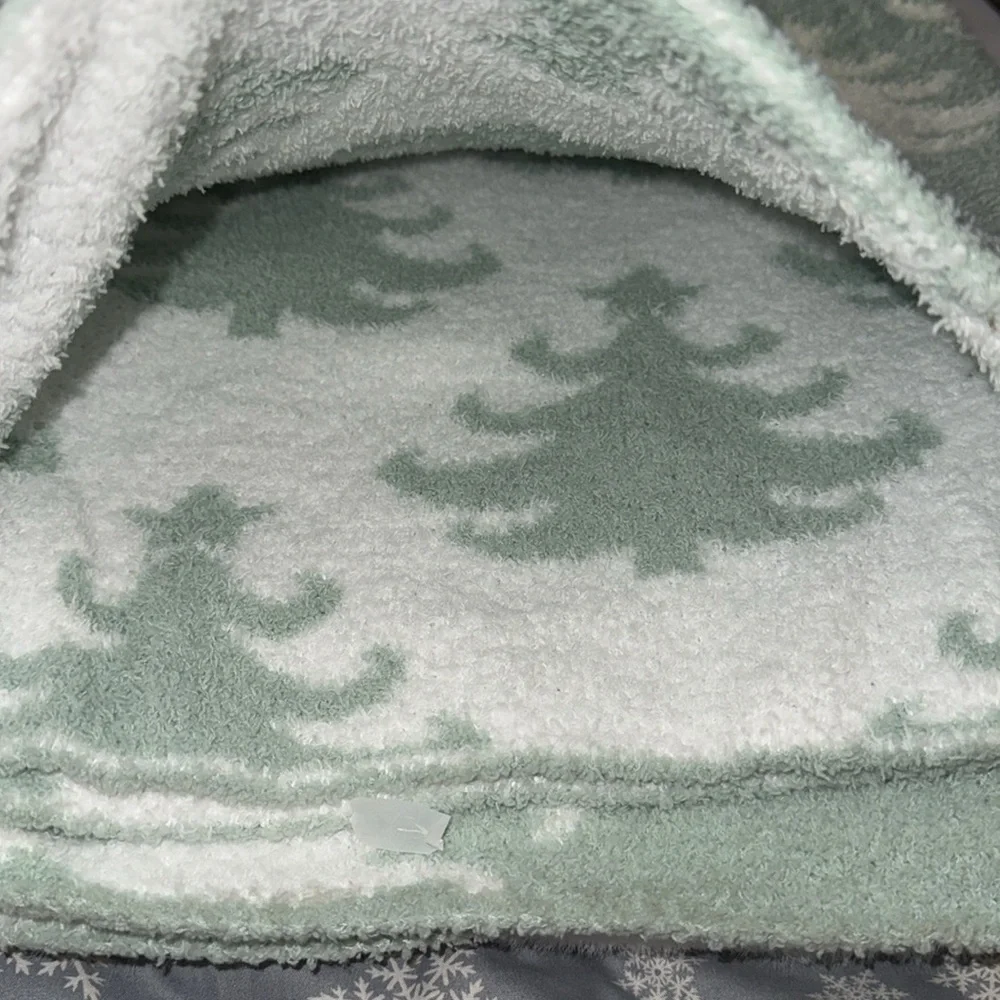 Christmas teal Christmas tree extra cozy feather knit throw 🎄🎄